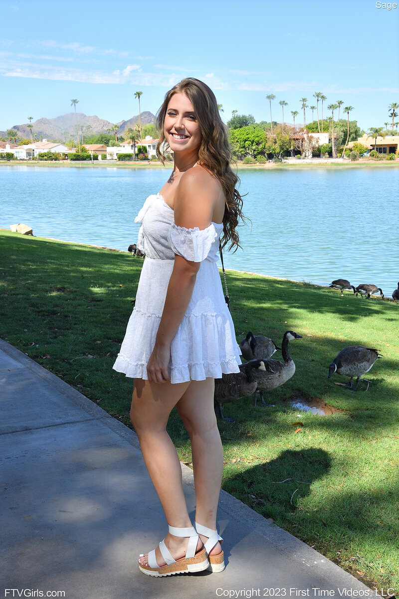 Валечка, 24 года, 0 размер груди